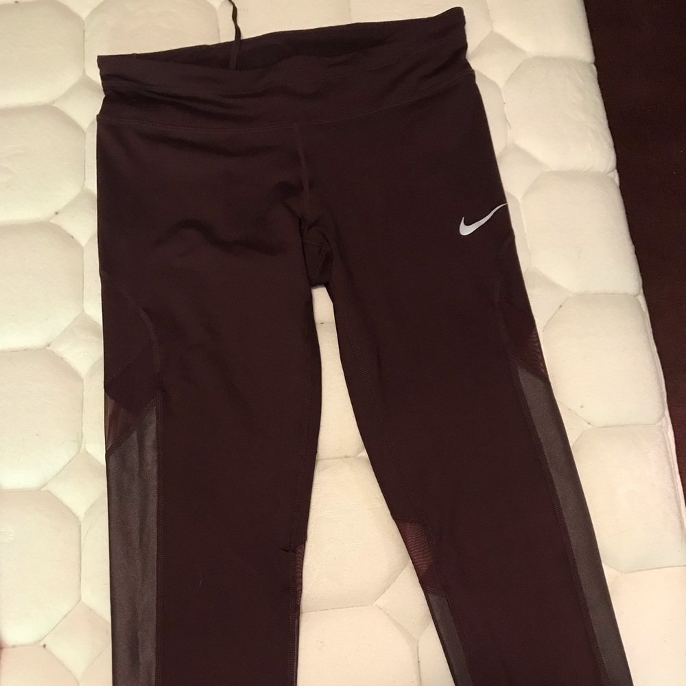 NWOT Nike crop leggings